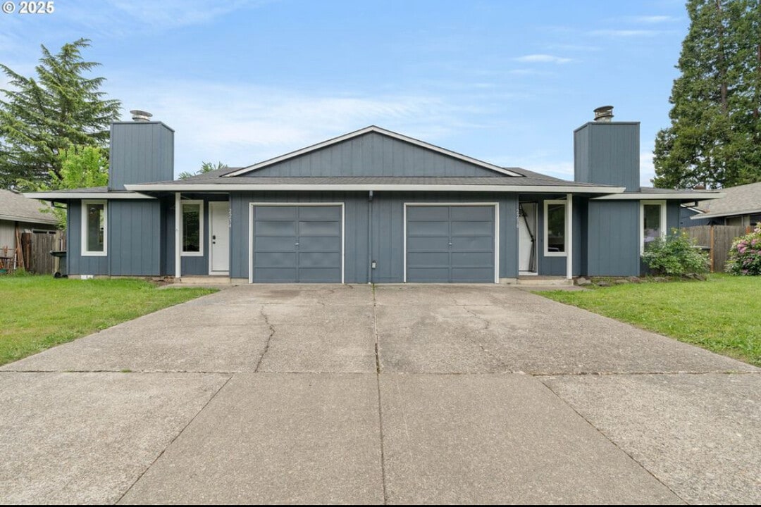 2234 NE Barberry Ct in Hillsboro, OR - Foto de edificio