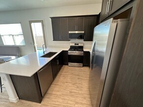 32518 N 21st Ln, Unit Apartment in Phoenix, AZ - Building Photo - Building Photo