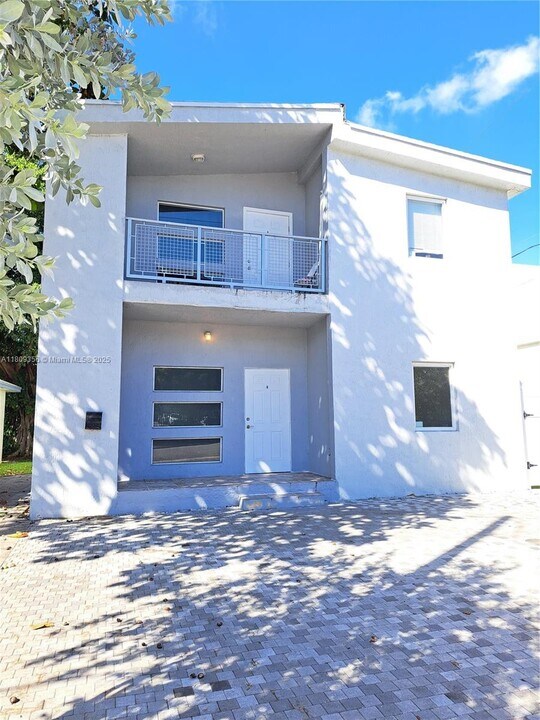 5266 NW 24th Ave in Miami, FL - Building Photo