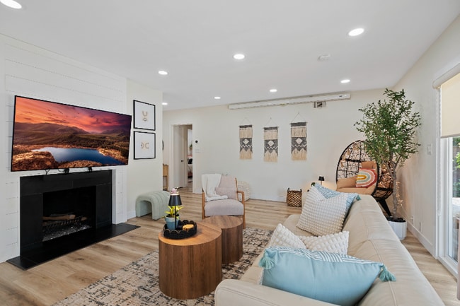 1009 Catalina Ave in Santa Ana, CA - Building Photo - Building Photo