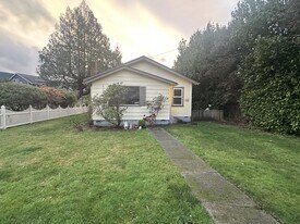 7951 Maple Ave SE in Snoqualmie, WA - Building Photo