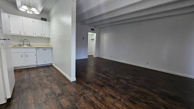property at 1100 Alvarado Dr SE