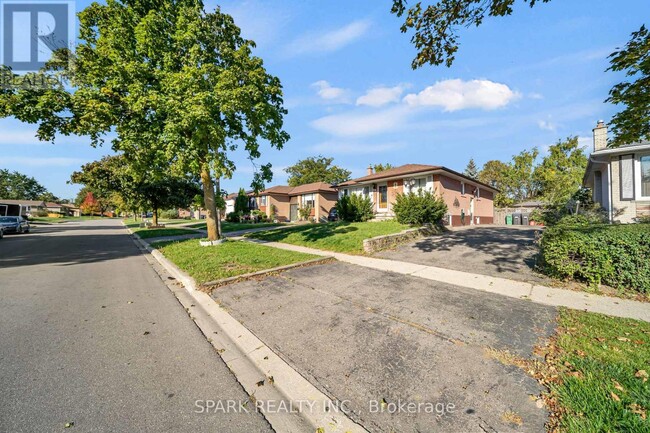 16 Horwood Dr in Brampton, ON - Building Photo - Building Photo