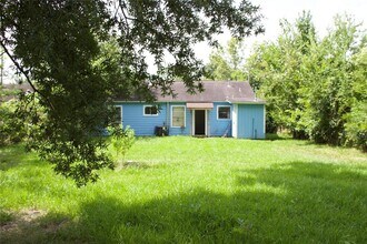 8137 Snowden St in Houston, TX - Foto de edificio - Building Photo