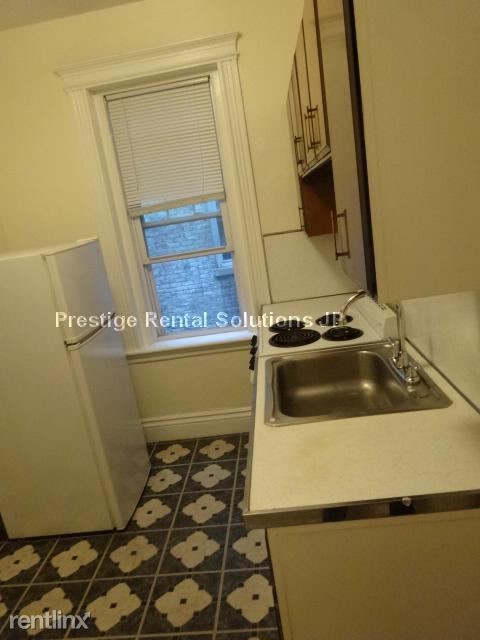 27 Park Dr-Unit -Apt 8 in Boston, MA - Building Photo