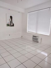 1707 Thomas St in Hollywood, FL - Building Photo - Building Photo