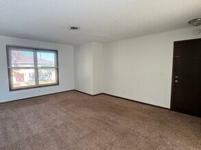 3475 Winston Dr, Unit 3 in Bettendorf, IA - Foto de edificio - Building Photo