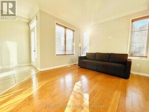 111 Catalpa Cres in Vaughan, ON - Building Photo - Building Photo