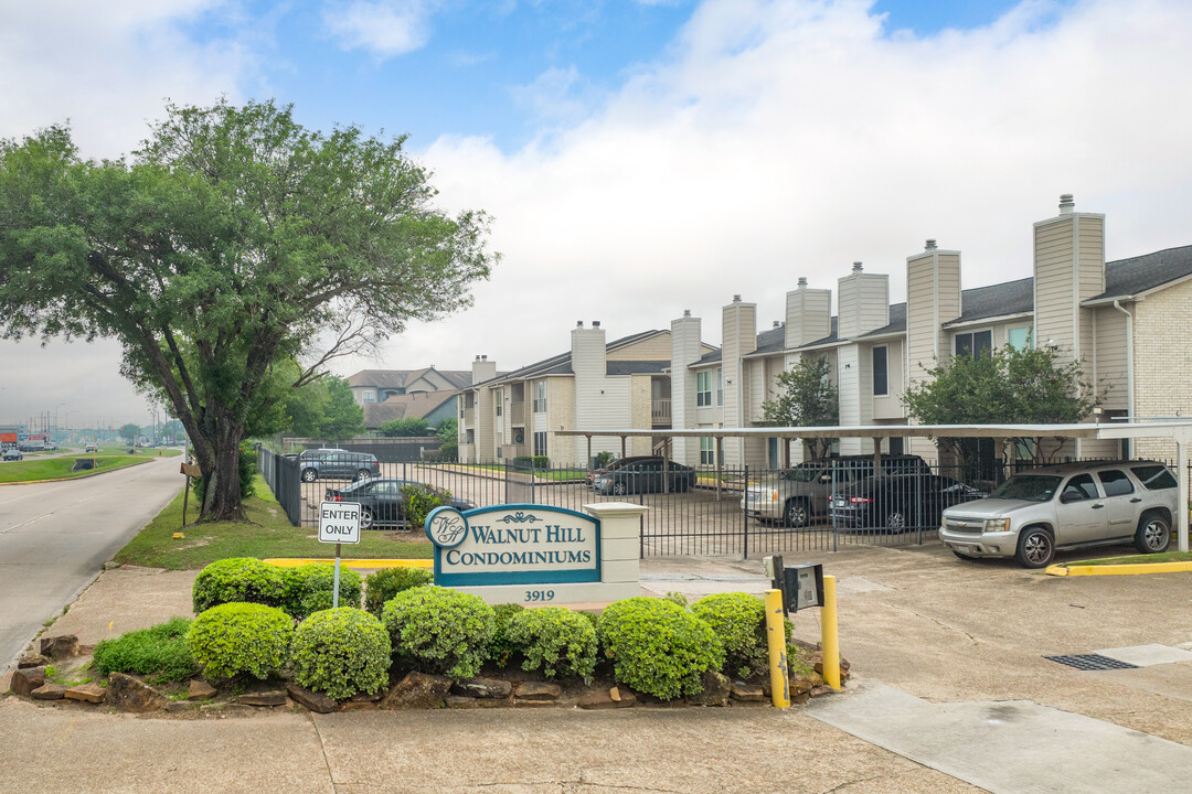 Walnut Hill Condominiums in Pasadena, TX - Foto de edificio