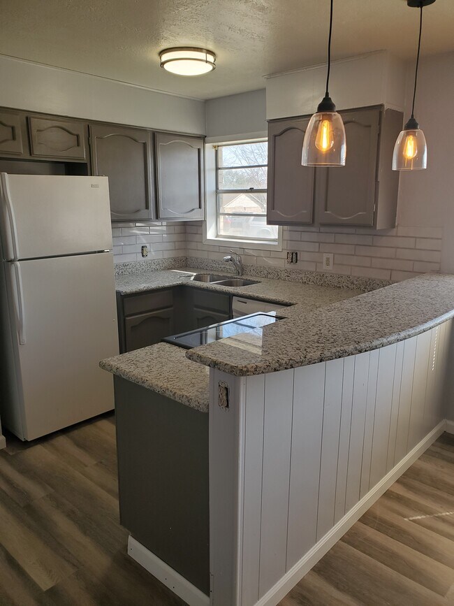 1907 Pine Tree Dr, Unit B in Bryan, TX - Foto de edificio - Building Photo