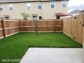 6323 Melanzane Ave in San Antonio, TX - Building Photo - Building Photo