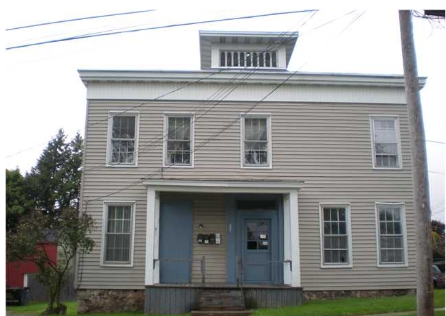 241 Cayuga St in Fulton, NY - Foto de edificio - Building Photo