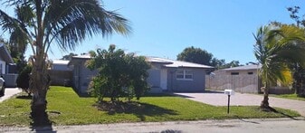 1736 Framingham Ct in Ft. Myers, FL - Building Photo