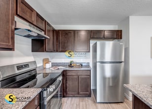 3849 Hollycrest St in Ft. Myers, FL - Foto de edificio - Building Photo