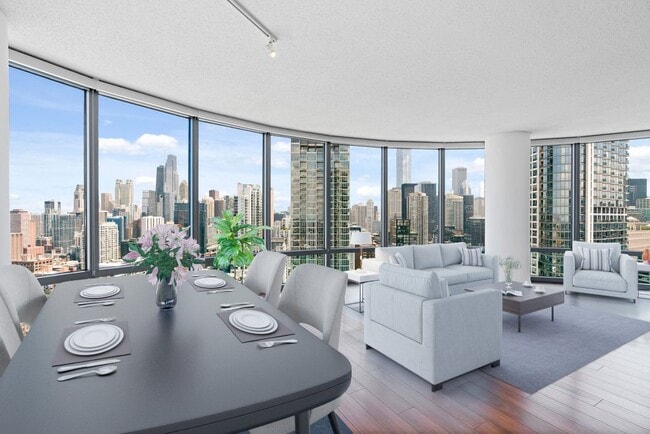 Kingsbury Plaza in Chicago, IL - Building Photo - Building Photo