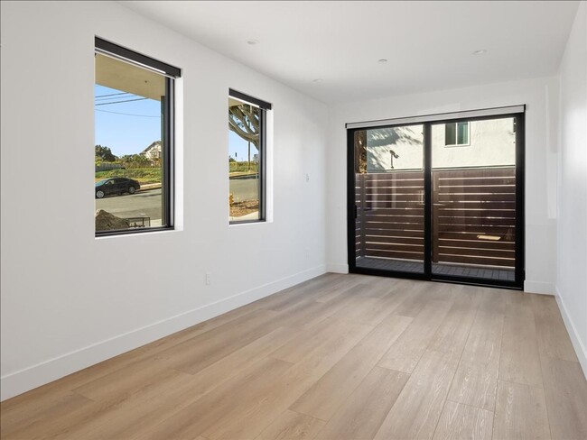 204 W J St in Encinitas, CA - Building Photo - Building Photo