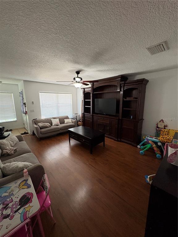 252 Castlekeeper Pl in Valrico, FL - Building Photo - Building Photo