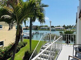 1323 Bayshore Dr in Fort Pierce, FL - Building Photo