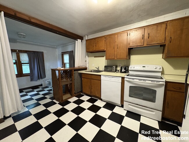 28 Woodward St, Unit 2