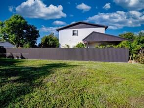 5284 NW 193rd Ln in Miami Gardens, FL - Building Photo - Building Photo