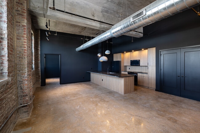 Tate Apartments in St. Louis, MO - Building Photo - Interior Photo