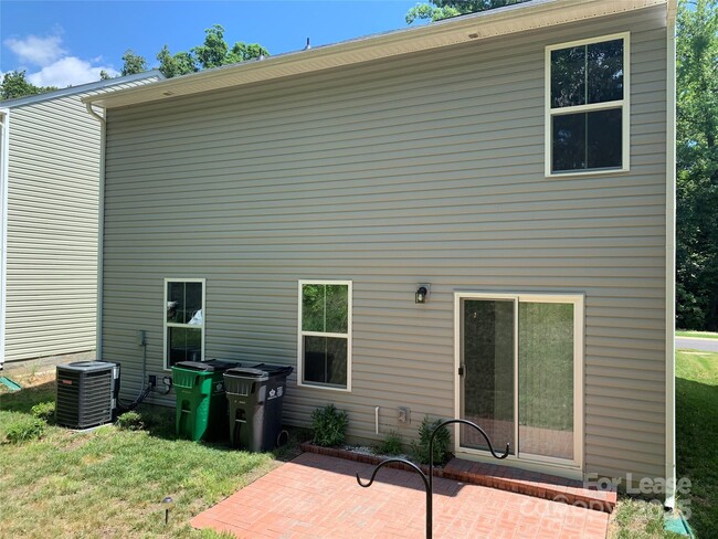 1618 Joseph Hewes Ct in Charlotte, NC - Building Photo - Building Photo
