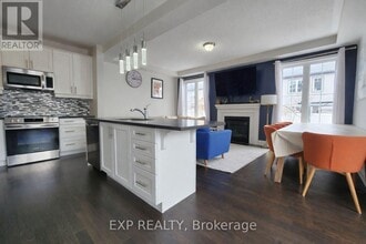 10 Sweetbay Cir in Ottawa, ON - Building Photo - Building Photo