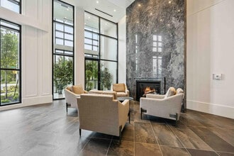 2075 King Rd in King City, ON - Building Photo - Building Photo