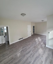 8 Main St in Pennsville, NJ - Foto de edificio - Building Photo