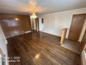 7335 W Hampton Ave in Milwaukee, WI - Building Photo - Building Photo