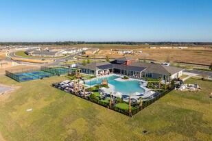 Summer Pointe Village in Summerfield, FL - Building Photo