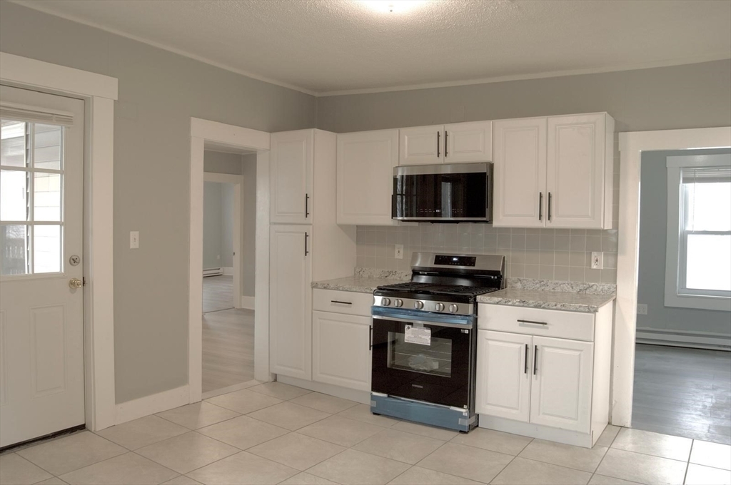 105 Clarendon St in Fitchburg, MA - Building Photo