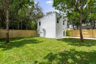 1116 NW 51st Terrace in Miami, FL - Building Photo - Building Photo