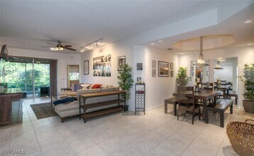 7103 Pond Cypress Ct in Naples, FL - Foto de edificio - Building Photo