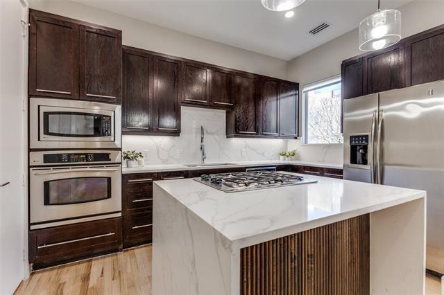 2339 Clark St in Dallas, TX - Building Photo