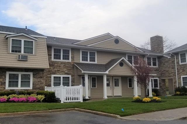 100 Terrace in Bayport, NY - Building Photo
