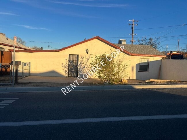 1040-1042 Flora St in Barstow, CA - Building Photo - Building Photo