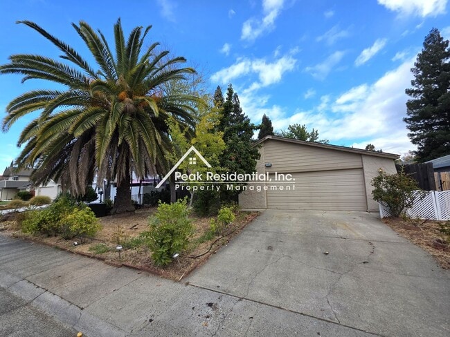 8037 Stone Canyon Cir in Citrus Heights, CA - Building Photo - Building Photo