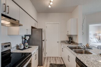 Maple Crest Place in Edmonton, AB - Building Photo - Building Photo
