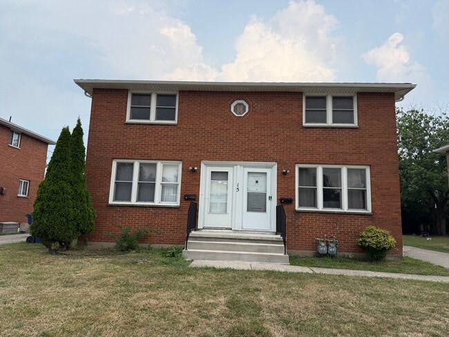 16 Alcona Ave, Unit 16B Alcona Ave