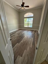 1302 NW 139th Ave in Pembroke Pines, FL - Foto de edificio - Building Photo