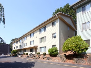 Greentree Apartments in Seattle, WA - Building Photo - Building Photo