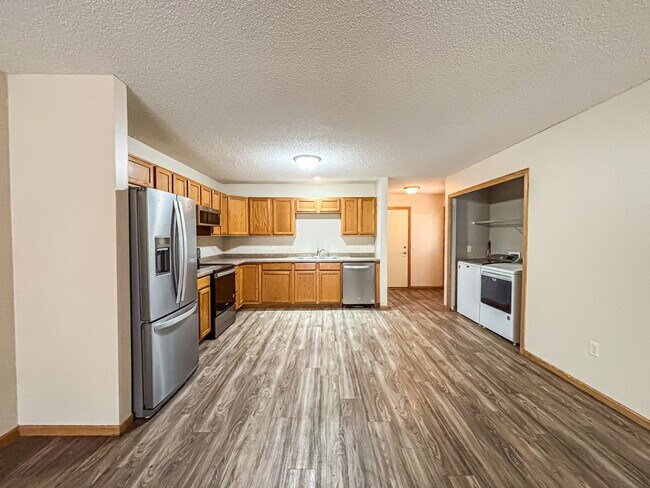 1627 Gunston Dr in New Richmond, WI - Building Photo - Building Photo