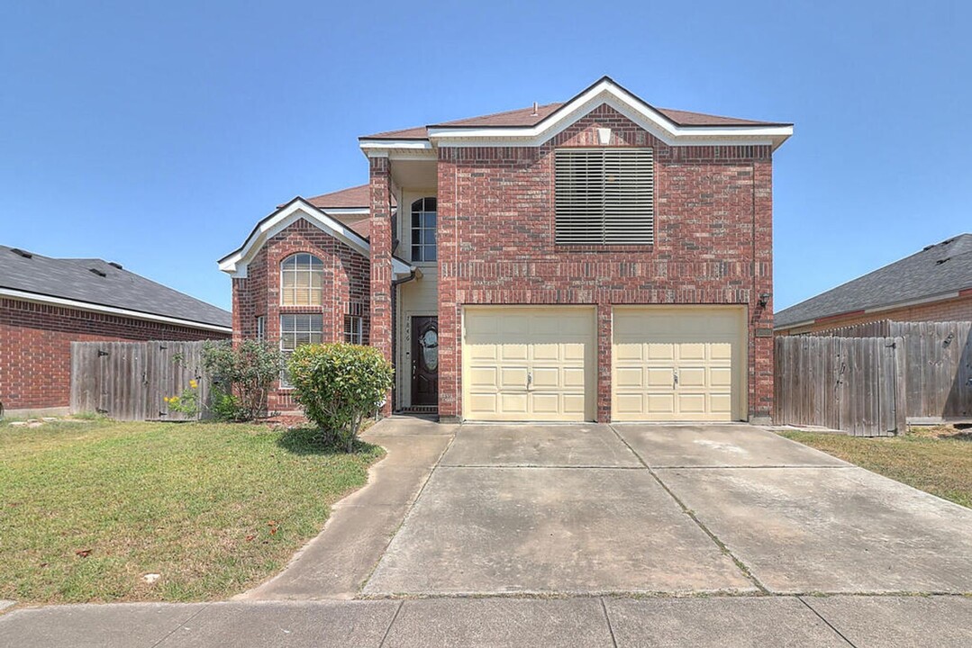 7846 Falcon Dr in Corpus Christi, TX - Building Photo