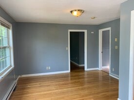 33 Hartwell Ave, Unit Apartmemt in Littleton, MA - Building Photo