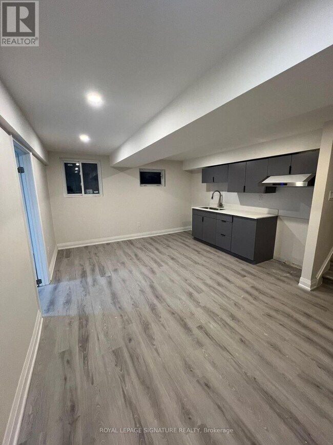 58 Satchell Blvd in Toronto, ON - Building Photo - Building Photo