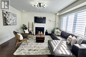 54 Highlands Blvd in Cavan-Monaghan, ON - Building Photo - Building Photo