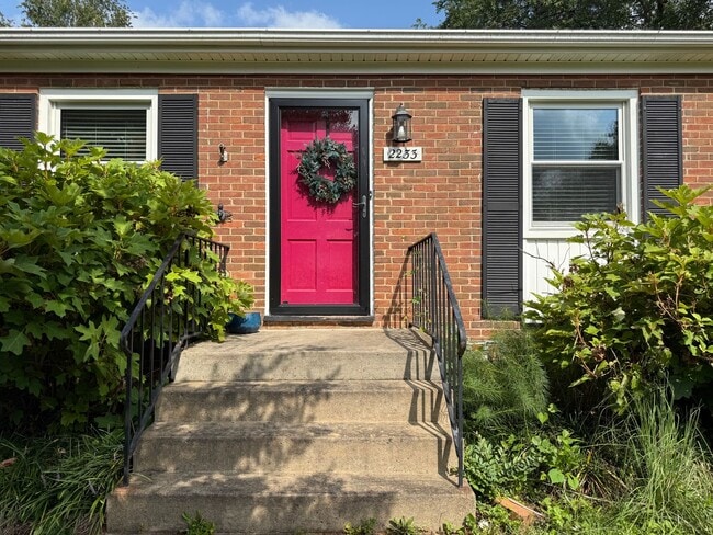 2233 Banbury St in Charlottesville, VA - Building Photo - Building Photo