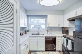 Thirty-One 32 Cypress in Hoover, AL - Foto de edificio - Building Photo