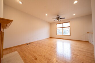 15579 Junegrass Ln in Eden Prairie, MN - Building Photo - Building Photo